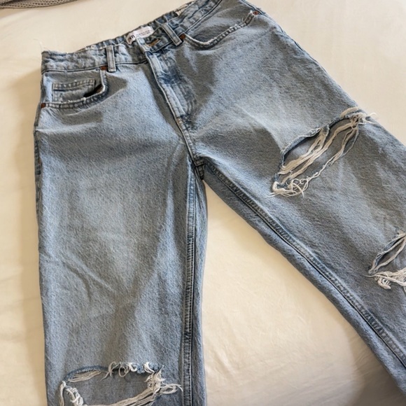 Zara High Rise Light Blue Ripped Jeans - Picture 3 of 4